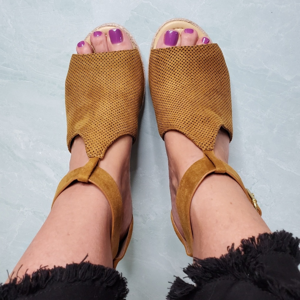 NEW Perforated Espadrille Platform Wedge Sandals - Picture 4 of 8